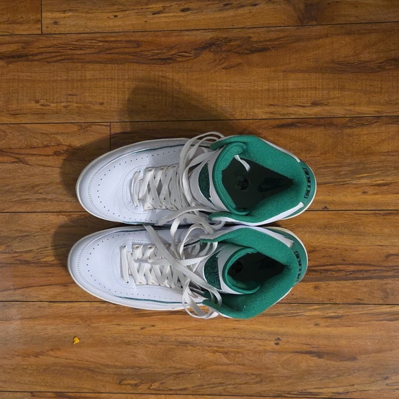 Nike Air Jordan 2 Retro "Lucky Green" sneakers. - Picture 2 of 3
